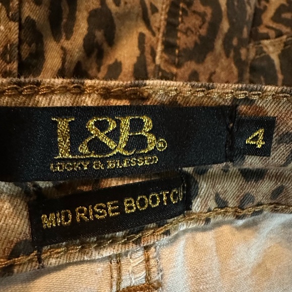 L&B Lucky & Blessed midrise bootcut embroidered flower 🌺jeans size 4 - Picture 5 of 9